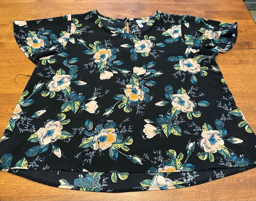 Xhilaration Women’s Large Black Floral Flutter Short Sleeve Blouse